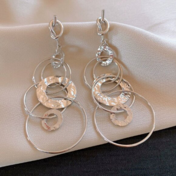 Silver needle geometric hollowed-out circular twisted pendant earrings - Picture 1 of 1